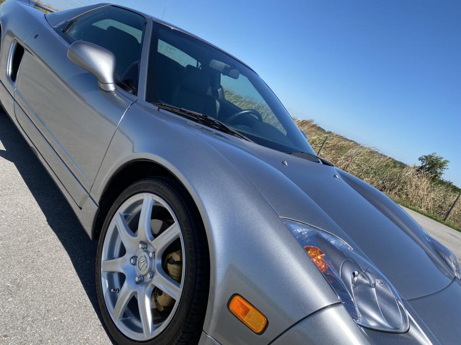 Детали экстерьера Acura NSX-T 2004 года  (фото 39 из 121)